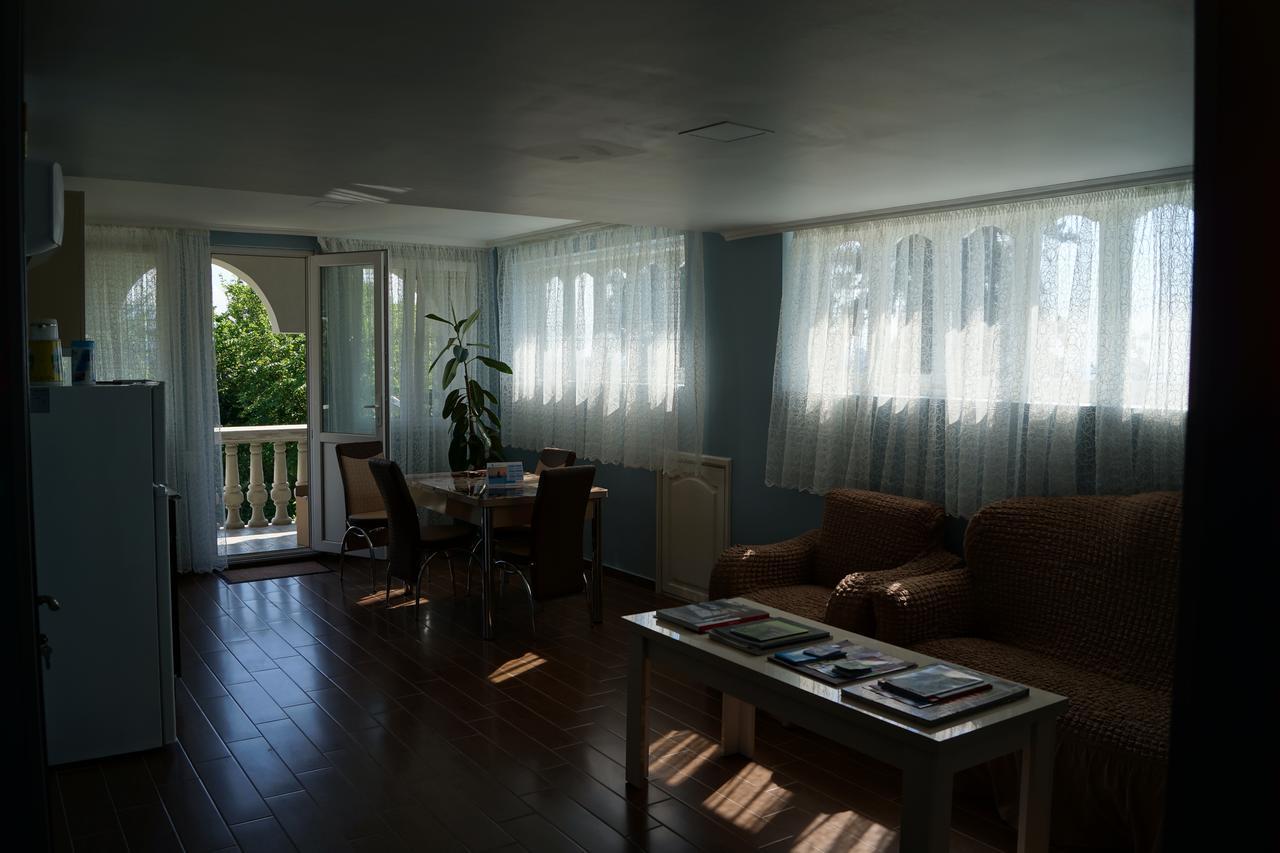 Anamaria Hotel Batoemi Buitenkant foto