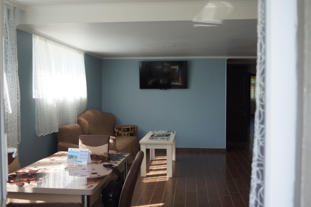 Anamaria Hotel Batoemi Buitenkant foto