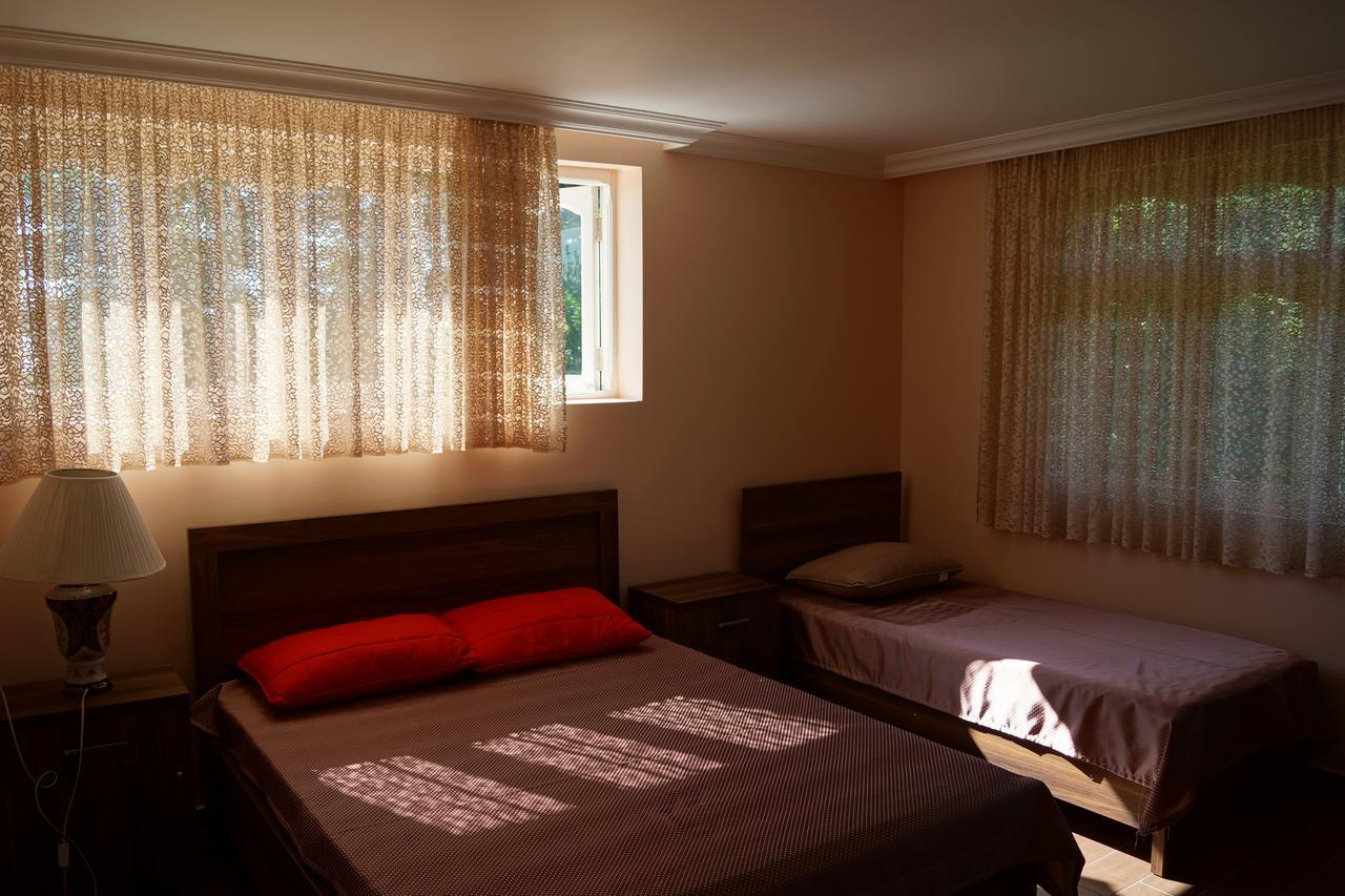 Anamaria Hotel Batoemi Buitenkant foto